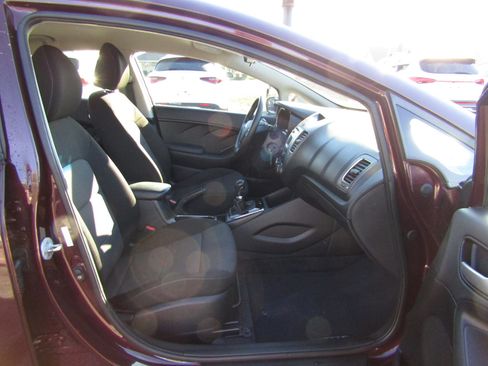 Used 2018 Kia Forte LX image 25
