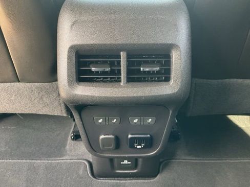 Used 2018 Chevrolet Equinox Premier image 27