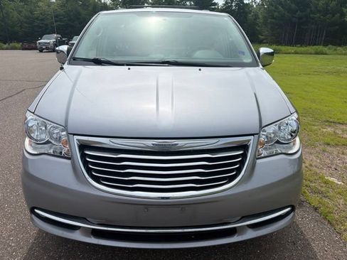 Used 2015 Chrysler Town & Country Touring-L w/ Driver Convenience Group FWD image 2