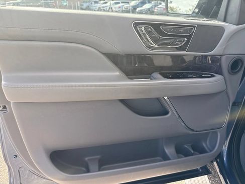 Used 2019 Lincoln Navigator Select w/ Technology Package AWD/4WD image 34