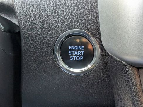 Used 2018 Toyota Highlander XLE image 19