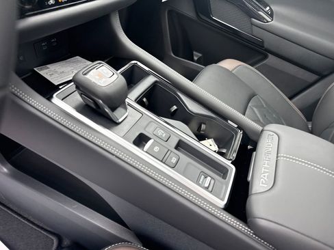 New 2026 Nissan Pathfinder Platinum FWD image 24