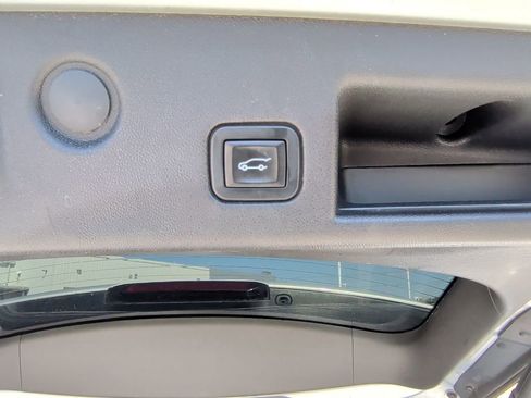 Used 2019 Chevrolet Equinox Premier image 38