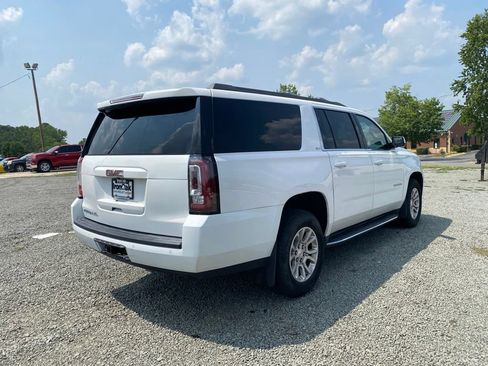 Used 2017 GMC Yukon XL SLT AWD/4WD image 3
