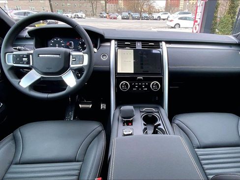 New 2026 Land Rover Discovery Limited Edition image 5