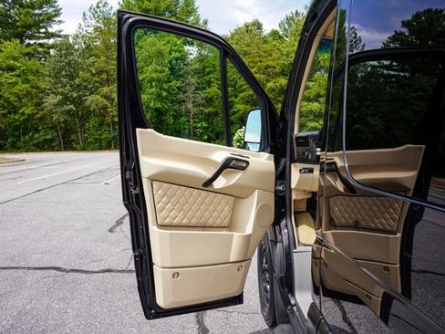 Used 2016 Mercedes-Benz Sprinter 2500 image 16