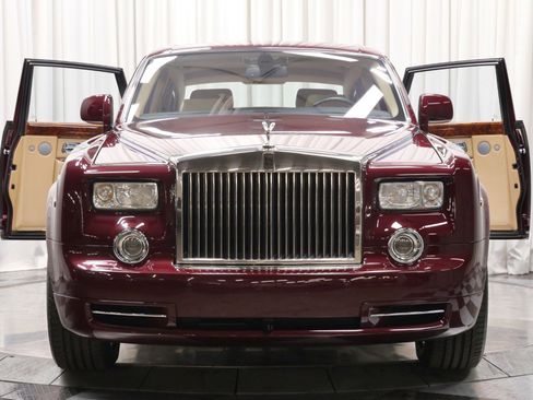Used 2010 Rolls-Royce Phantom Sedan image 38