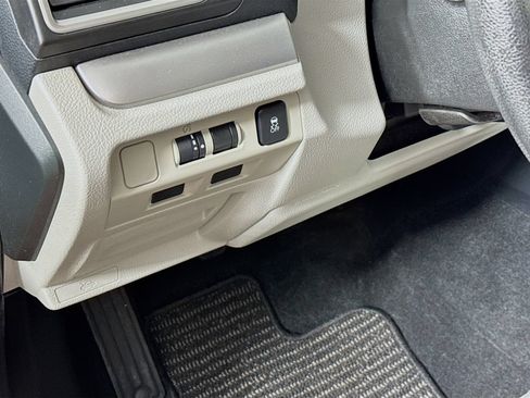 Used 2018 Subaru Forester 2.5i AWD/4WD image 10
