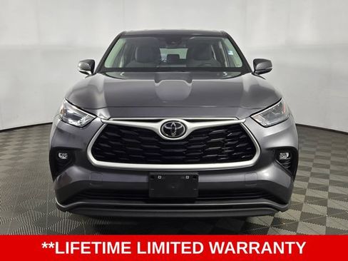 Used 2025 Toyota Highlander LE AWD/4WD image 3