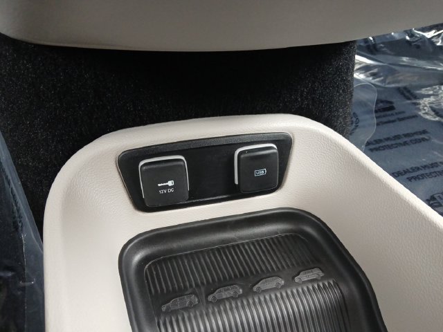 Used 2017 Chrysler Pacifica Touring-L Plus FWD image 13