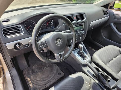 Used 2013 Volkswagen Jetta SE FWD image 17