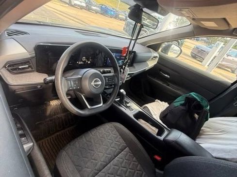 Used 2025 Nissan Kicks SV FWD image 6