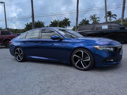 Used 2018 Honda Accord Sport image 2