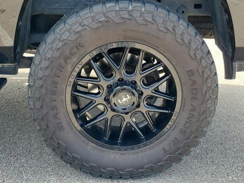 Used 2019 RAM 2500 Laramie w/ Black Appearance Package AWD/4WD image 5