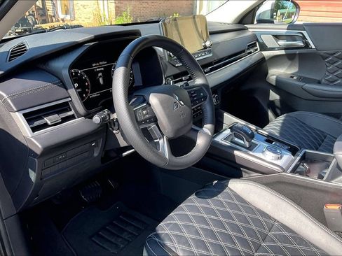 Used 2024 Mitsubishi Outlander SEL AWD/4WD image 13