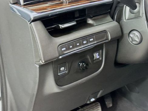 Used 2022 Cadillac Escalade Premium Luxury AWD/4WD image 11
