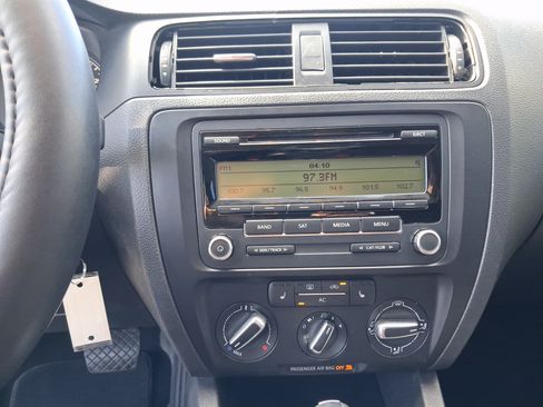 Used 2011 Volkswagen Jetta SE FWD image 15
