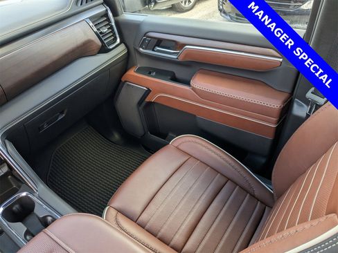 Used 2024 GMC Sierra 3500 Denali Ultimate image 20