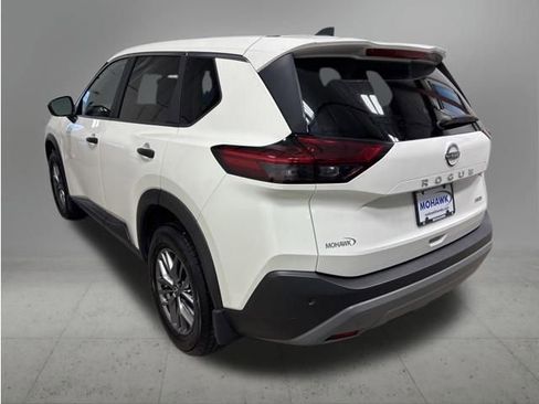 Used 2023 Nissan Rogue S AWD/4WD image 3