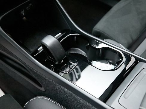 Certified 2023 Volvo C40 P8 Recharge Ultimate AWD/4WD image 17