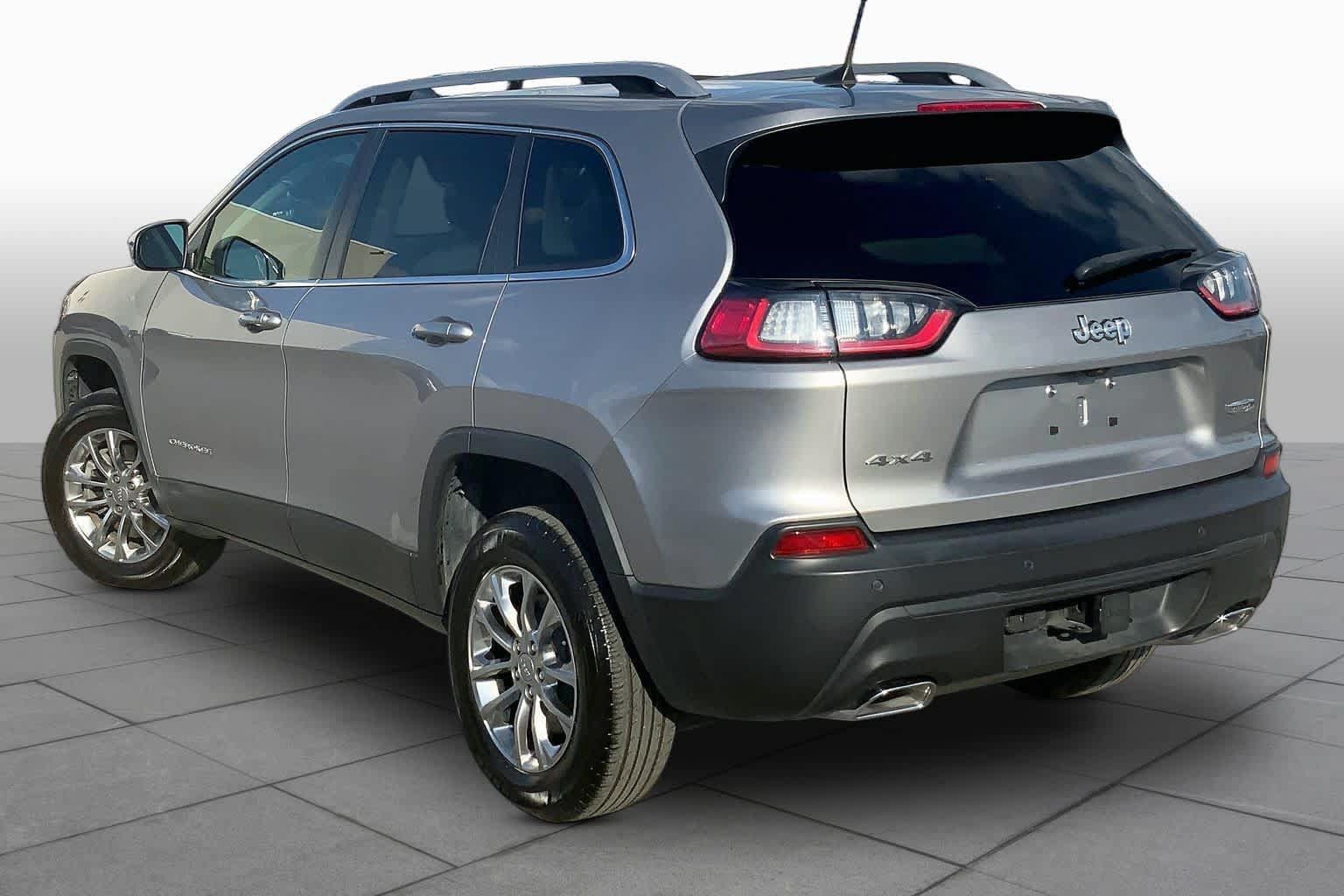 Used 2021 Jeep Cherokee Latitude Lux w/ Trailer Tow Group AWD/4WD image 12