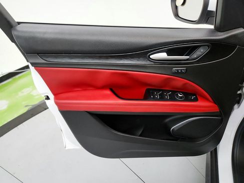 Used 2019 Alfa Romeo Stelvio AWD image 21