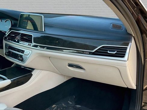 Used 2017 BMW 740i RWD image 25