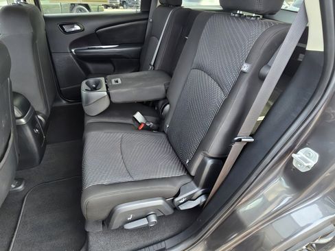 Used 2020 Dodge Journey SE w/ Blacktop Package image 17