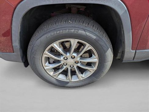 Used 2019 Jeep Cherokee Latitude Plus w/ Comfort/Convenience Group AWD/4WD image 10