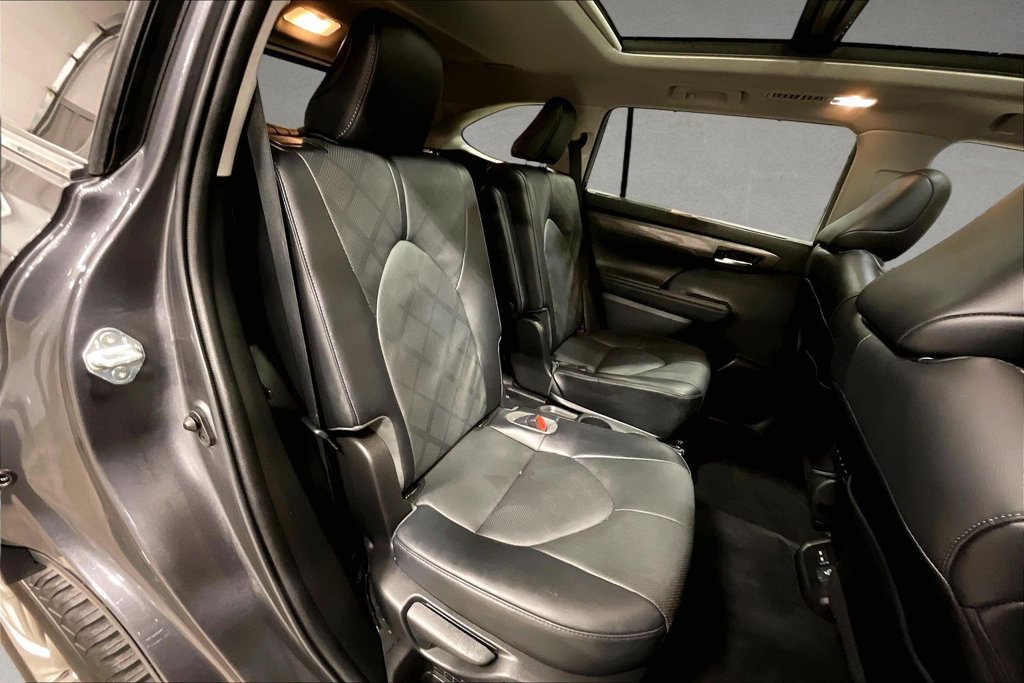 Used 2022 Toyota Highlander Platinum AWD/4WD image 26