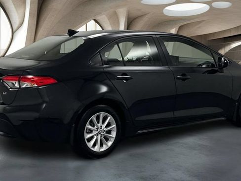 Used 2022 Toyota Corolla LE w/ LE Convenience Package FWD image 5