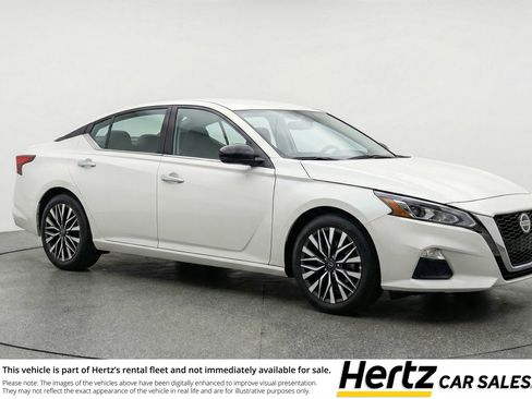 Used 2025 Nissan Altima 2.5 SV FWD image 1