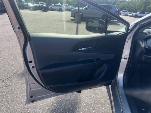 Used 2026 Toyota Prius XLE FWD image 36