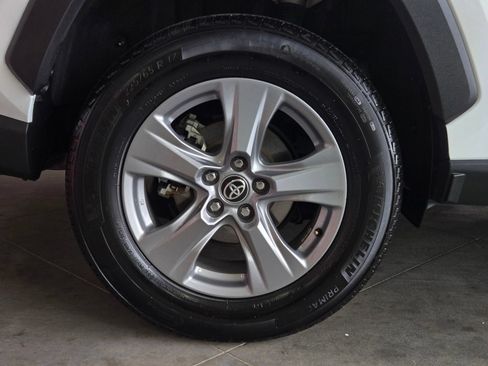 Certified 2025 Toyota RAV4 LE AWD/4WD image 5