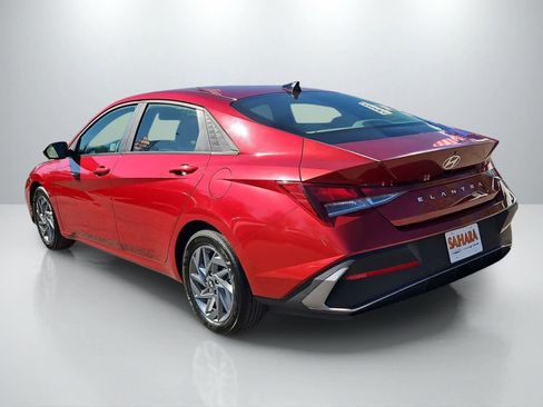 Used 2024 Hyundai Elantra SEL FWD image 8