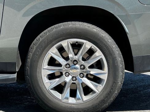Used 2023 Chevrolet Suburban Premier AWD/4WD image 3