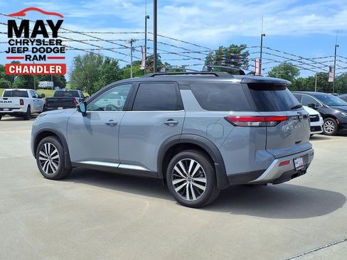 Used 2025 Nissan Pathfinder Platinum w/ Cargo Package AWD/4WD image 3