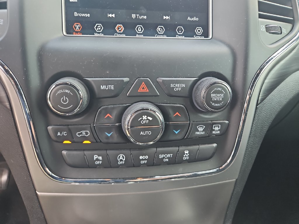 Used 2021 Jeep Grand Cherokee Laredo AWD/4WD image 10