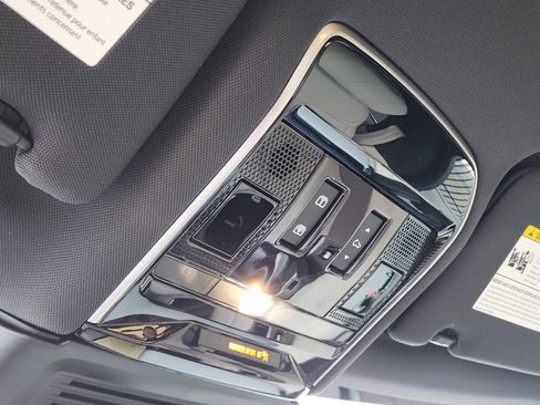 New 2026 Land Rover Range Rover SE image 26