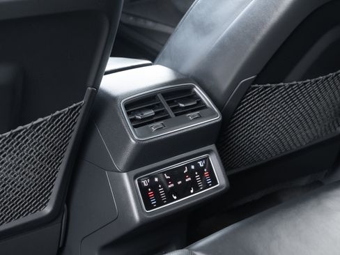 Used 2019 Audi e-tron Prestige w/ Prestige Package image 26