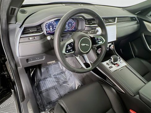 Used 2025 Jaguar F-PACE R-Dynamic S image 9