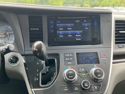 Used 2015 Toyota Sienna XLE AWD/4WD image 19