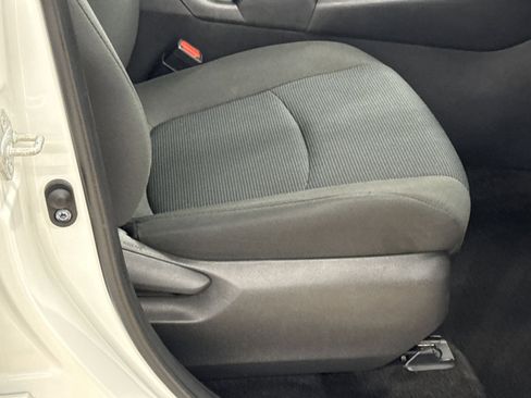 Used 2024 Toyota RAV4 LE AWD/4WD image 32
