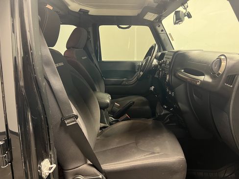 Used 2018 Jeep Wrangler Unlimited Sport image 15