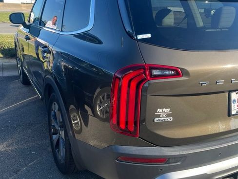 Used 2020 Kia Telluride EX w/ EX Premium Package AWD/4WD image 3