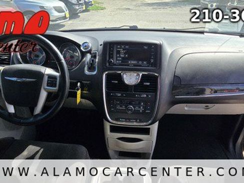 Used 2014 Chrysler Town & Country Touring FWD image 16