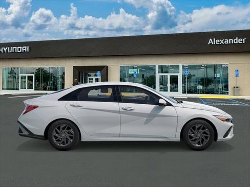 New 2026 Hyundai Elantra Hybrid image 7