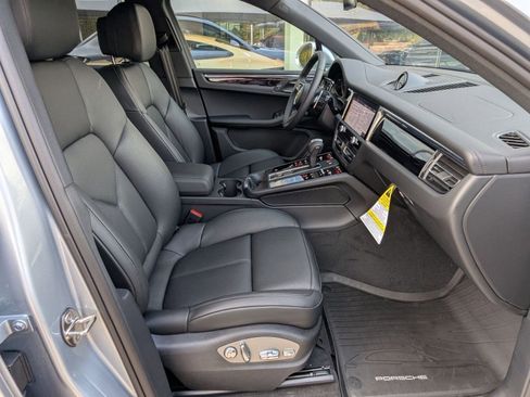 Certified 2026 Porsche Macan AWD/4WD image 25