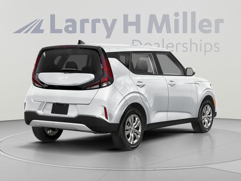 Used 2023 Kia Soul LX w/ LX Technology Package FWD image 2