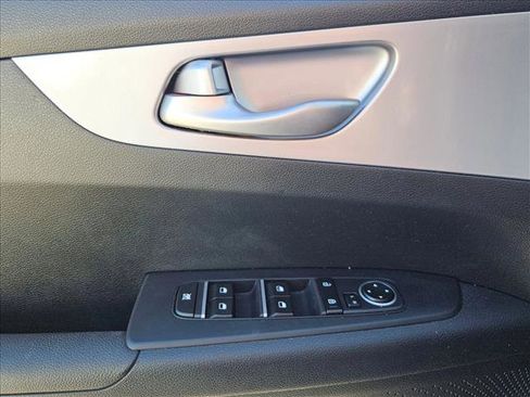 Used 2022 Kia Forte LXS image 6